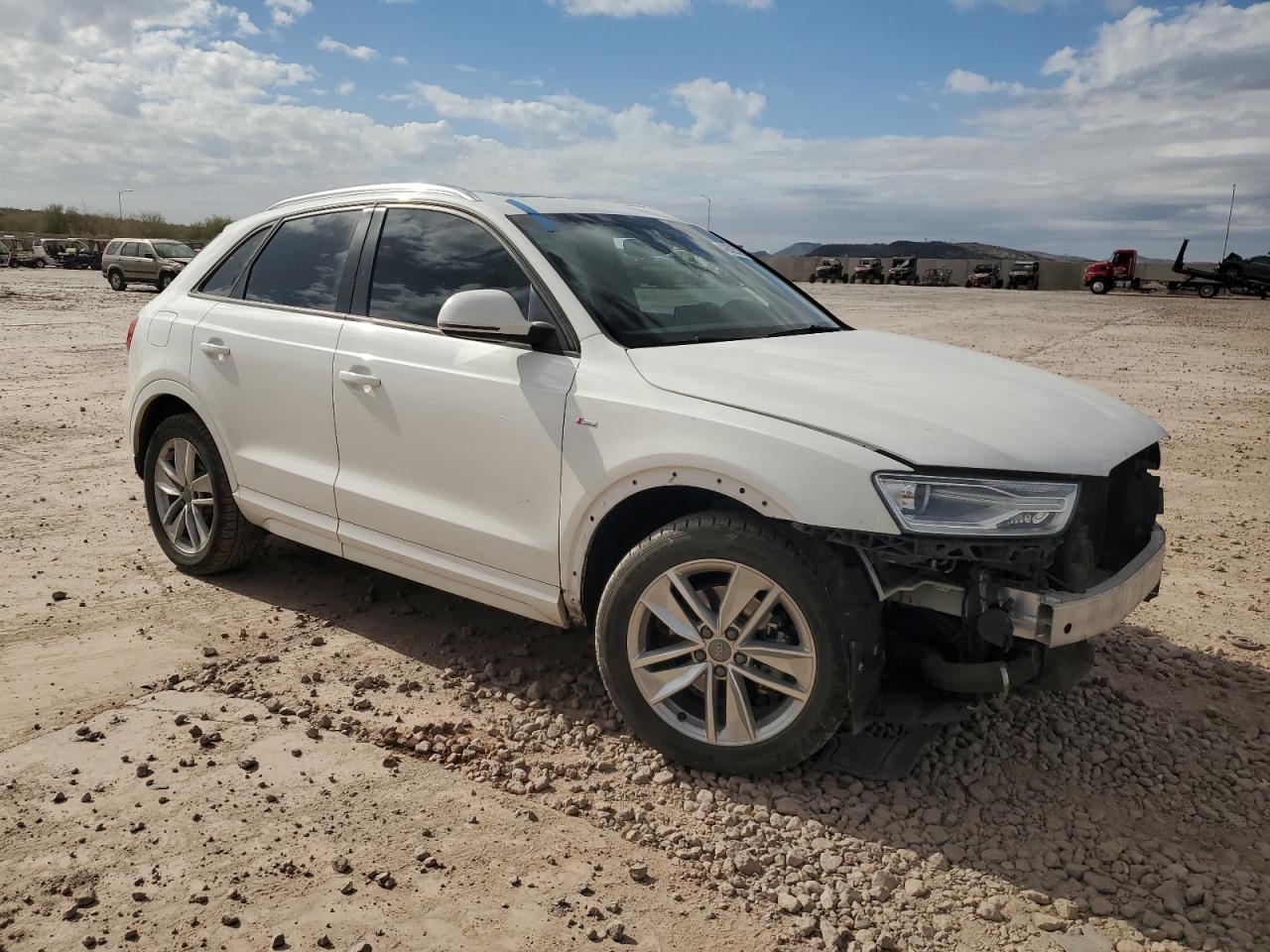 WA1BCCFS0JR003630 2018 Audi Q3 Premium