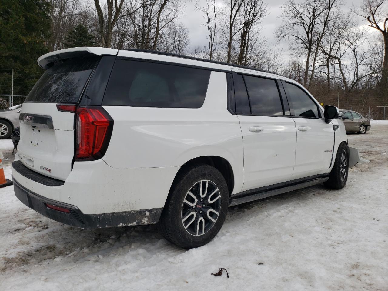 2023 GMC Yukon Xl K1500 At4 VIN: 1GKS2HKD0PR485980 Lot: 43050975