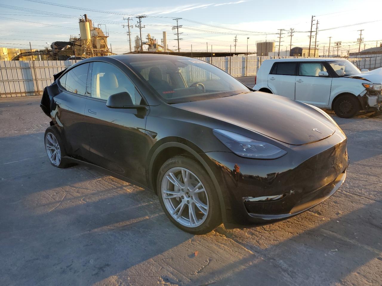 2024 Tesla Model Y VIN: 7SAYGAEEXRF063469 Lot: 87240234