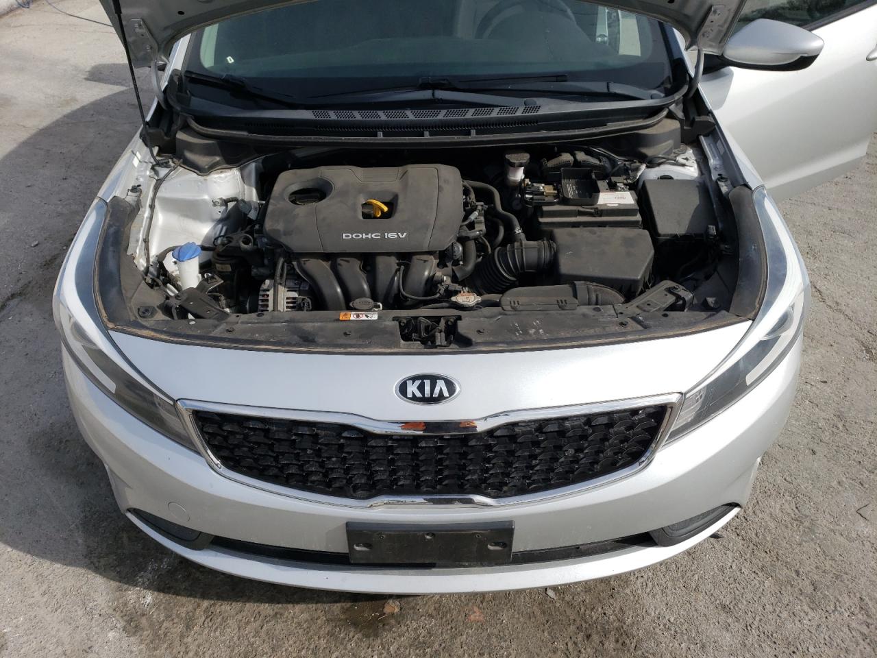 3KPFL4A72JE245637 2018 Kia Forte Lx