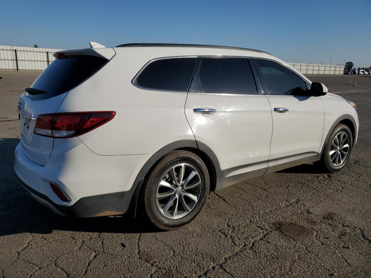 2018 Hyundai Santa Fe Se VIN: KM8SM4HF7JU258793 Lot: 42770135