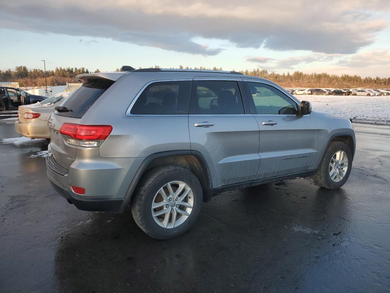 1C4RJFAG9HC728106 2017 Jeep Grand Cherokee Laredo