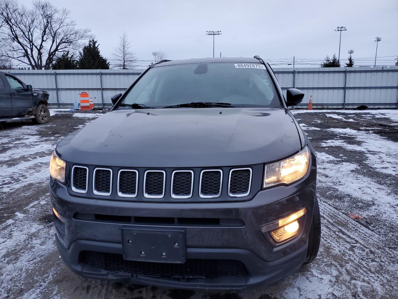 2019 Jeep Compass Latitude VIN: 3C4NJDBB7KT670482 Lot: 88492875