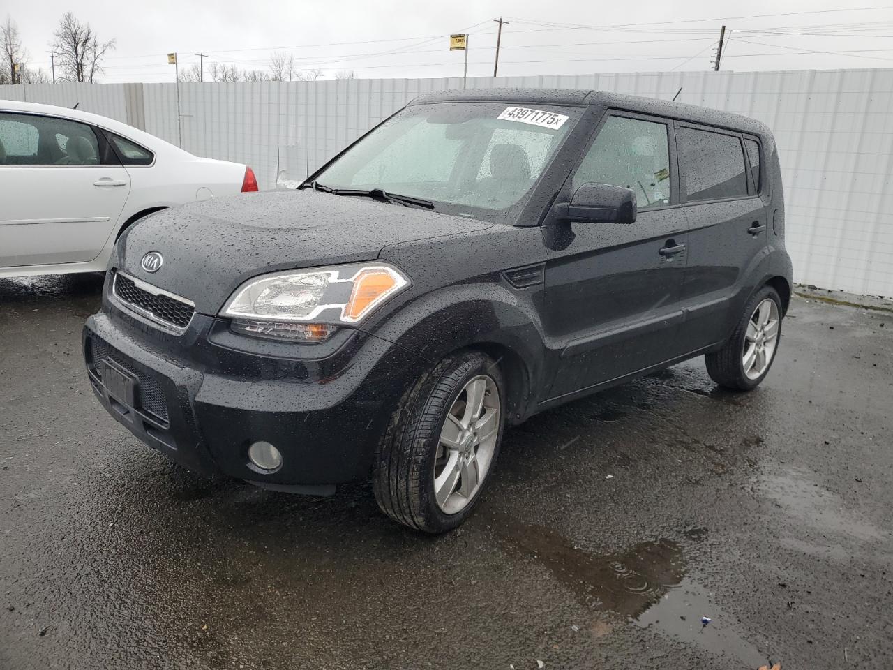 2011 Kia Soul + VIN: KNDJT2A21B7236688 Lot: 43971775