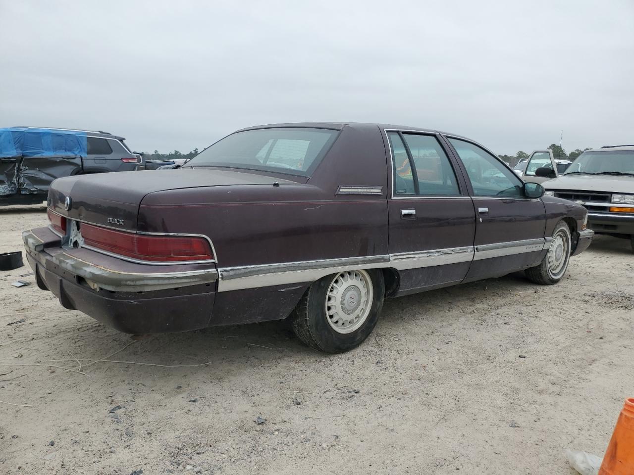 1996 Buick Roadmaster Limited VIN: 1G4BT52P1TR418991 Lot: 45586935