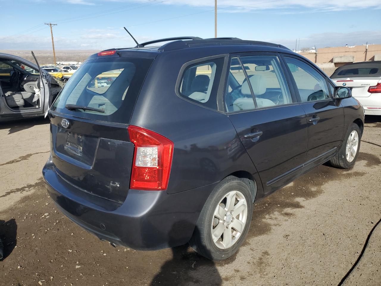 2007 Kia Rondo Base VIN: KNAFG525277079813 Lot: 45020105