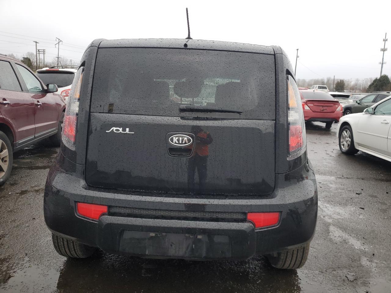 2011 Kia Soul + VIN: KNDJT2A21B7236688 Lot: 43971775