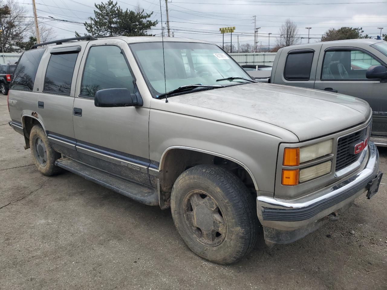 1998 GMC Yukon VIN: 1GKEK13R0WJ728697 Lot: 45138855