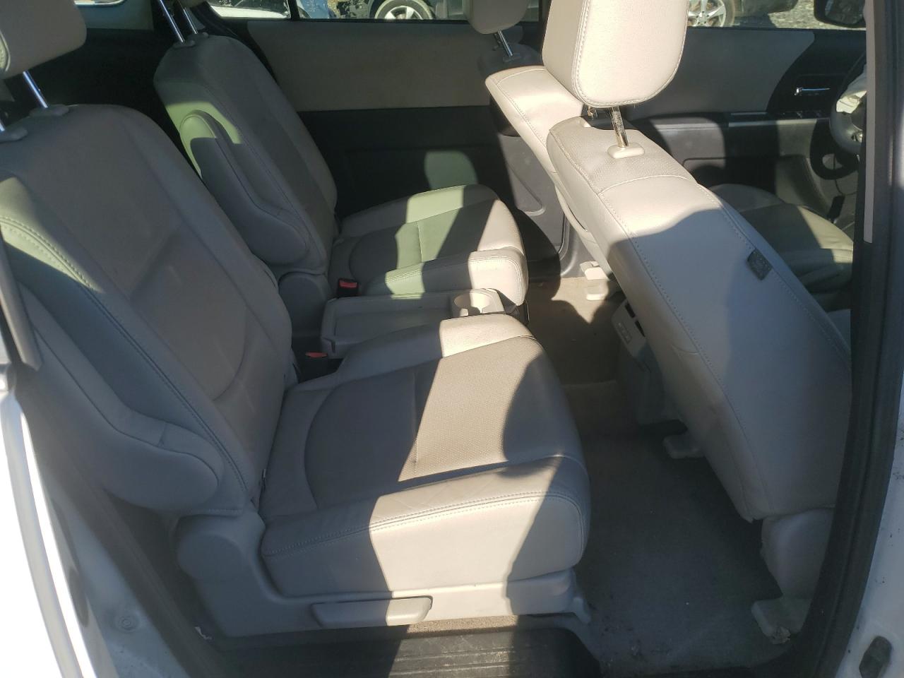 JM1CR293080318627 2008 Mazda 5