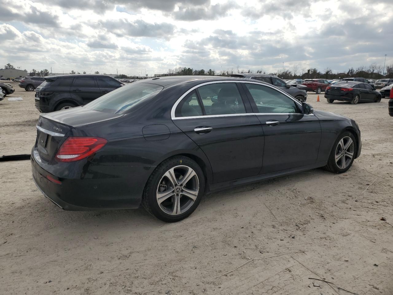 2018 Mercedes-Benz E 300 VIN: WDDZF4JB7JA337196 Lot: 44360285