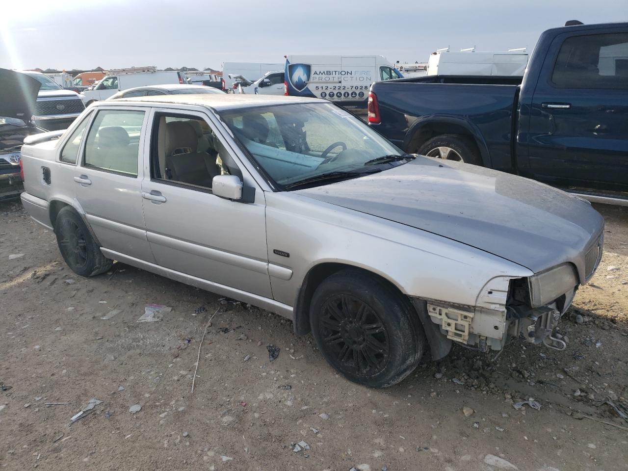 YV1LS558XW1551651 1998 Volvo S70