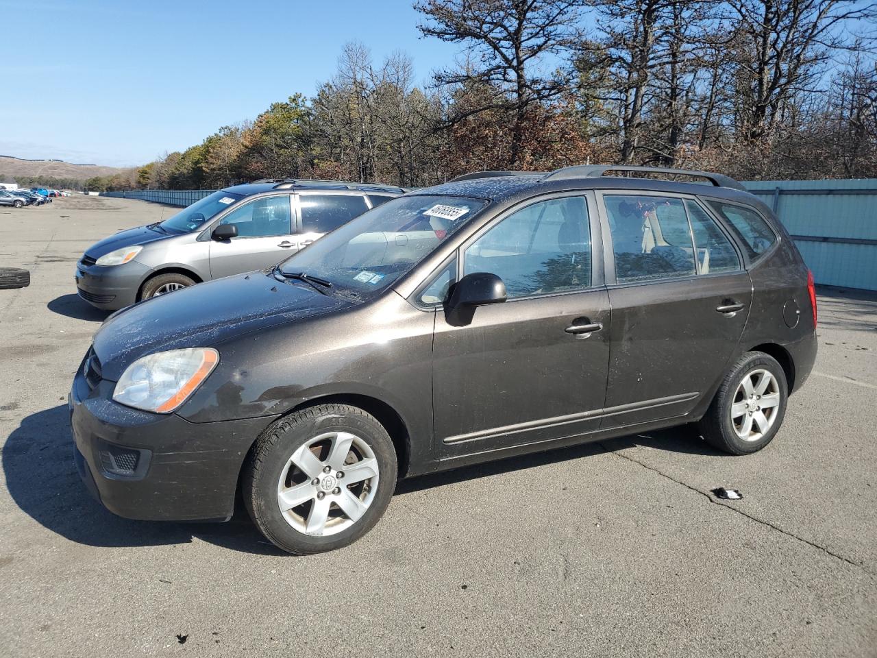 2009 Kia Rondo Base VIN: KNAFG529597279901 Lot: 46068855