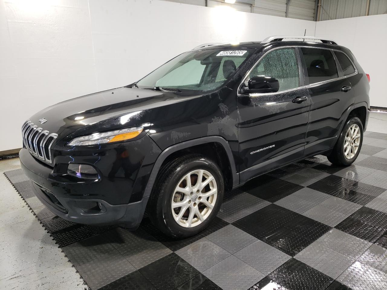 1C4PJLCB1JD537285 2018 Jeep Cherokee Latitude