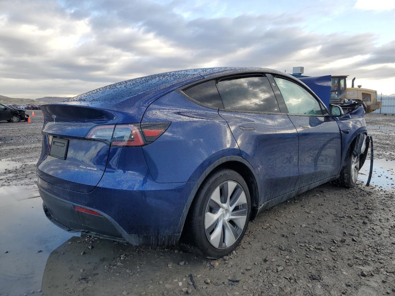 7SAYGAEE1RF072951 2024 Tesla Model Y