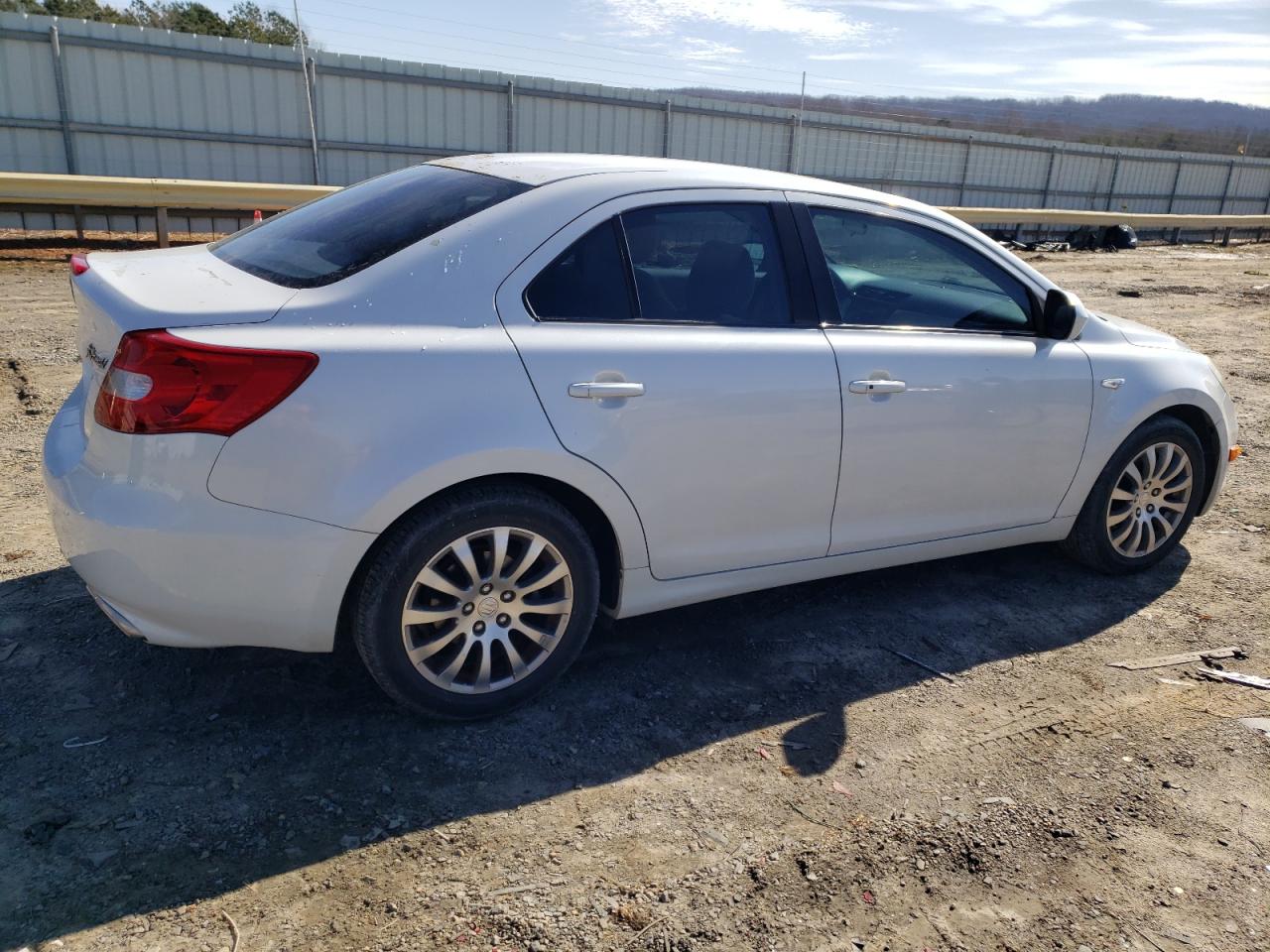 2013 Suzuki Kizashi Se VIN: JS2RE9A31D6100137 Lot: 45660795