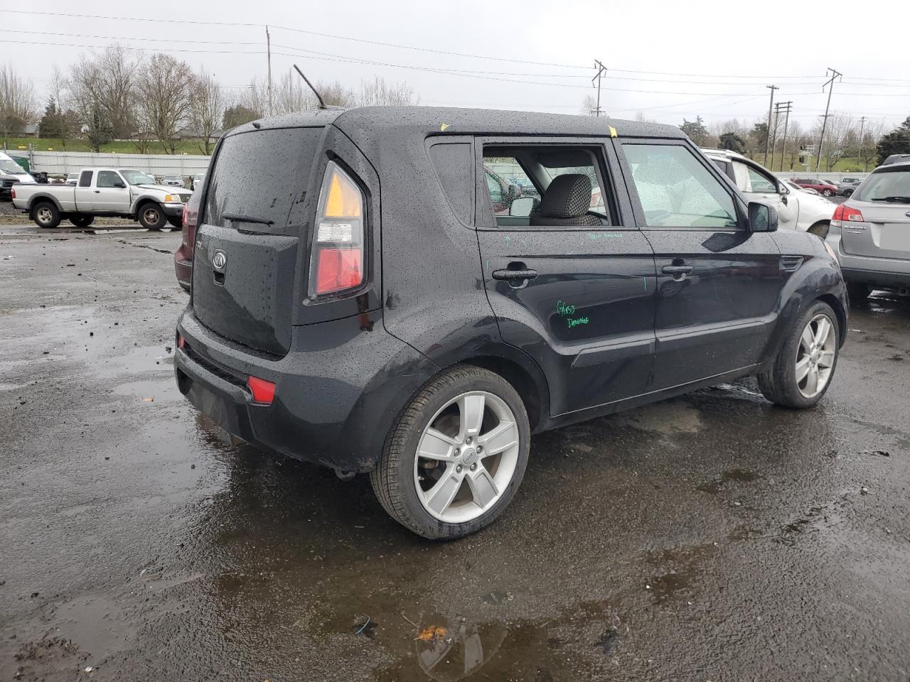 2011 Kia Soul + VIN: KNDJT2A21B7236688 Lot: 43971775