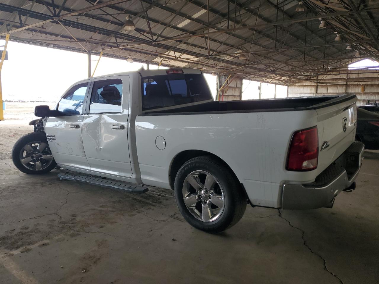 1C6RR7TT5KS566231 2019 Ram 1500 Classic Slt