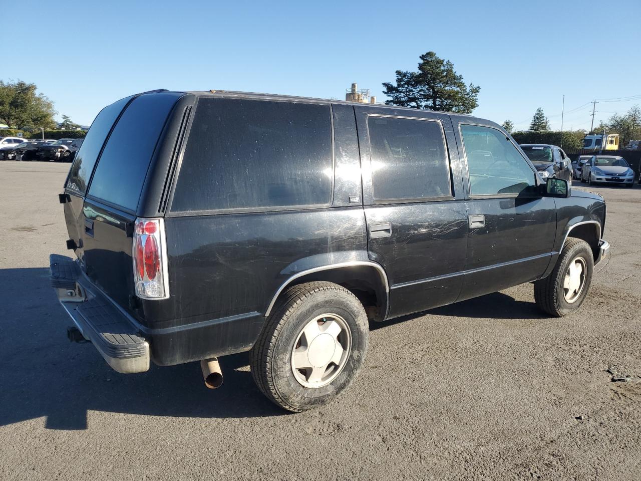 1996 GMC Yukon VIN: 1GKEK13R1TJ741714 Lot: 46814635