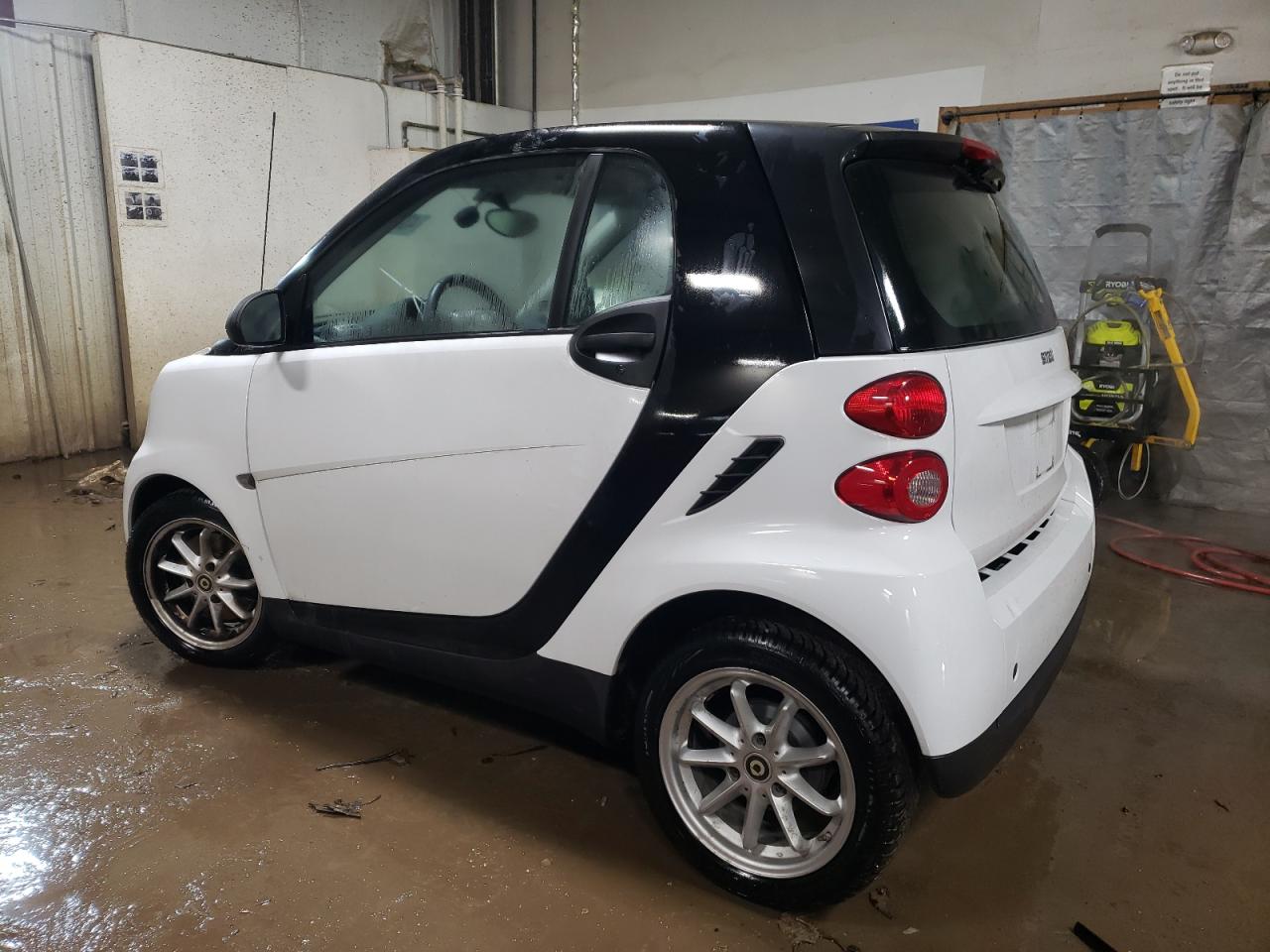 2009 Smart Fortwo Pure VIN: WMEEJ31X69K258431 Lot: 43870485