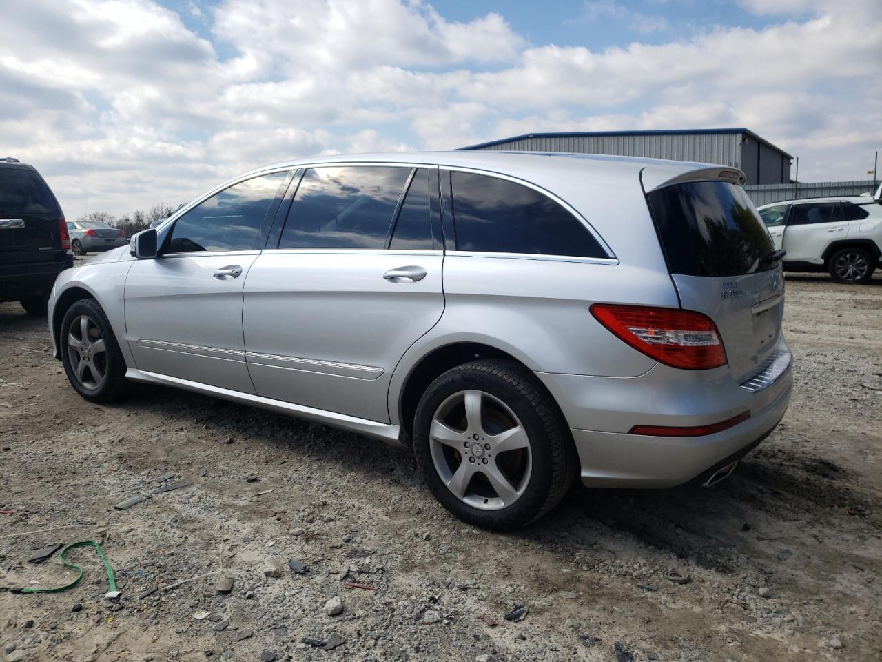 4JGCB6FE8BA125365 2011 Mercedes-Benz R 350 4Matic