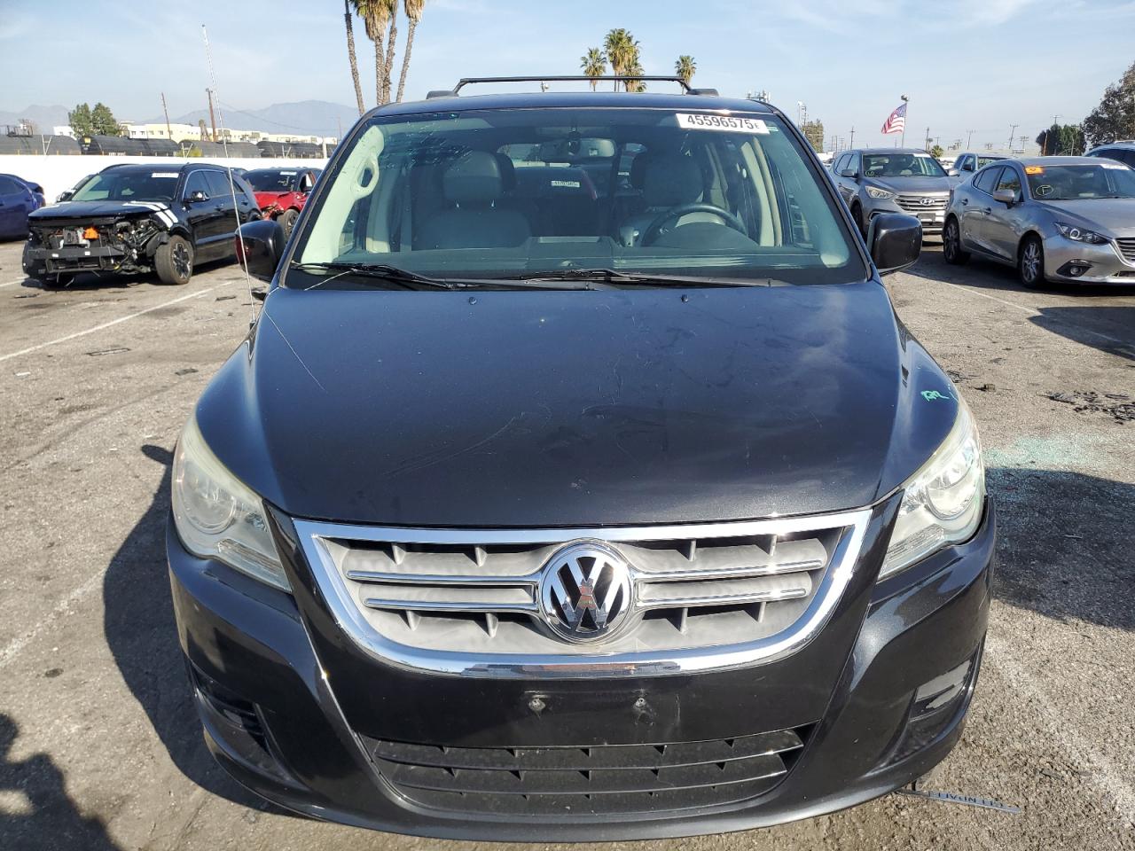 2V4RW5DG0BR669510 2011 Volkswagen Routan Sel