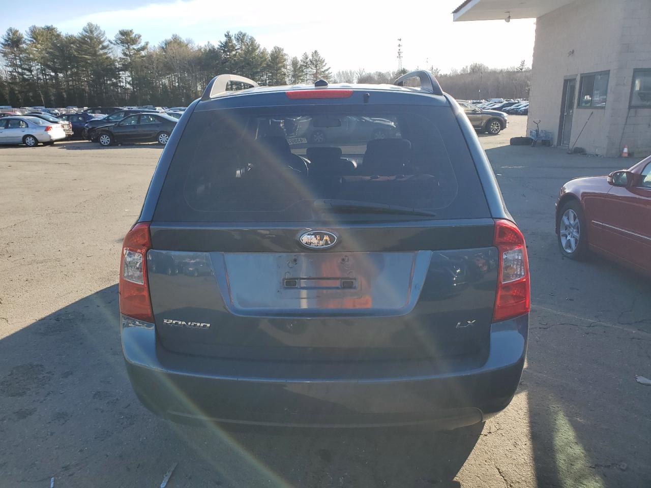 2009 Kia Rondo Base VIN: KNAFG529X97279912 Lot: 43992725