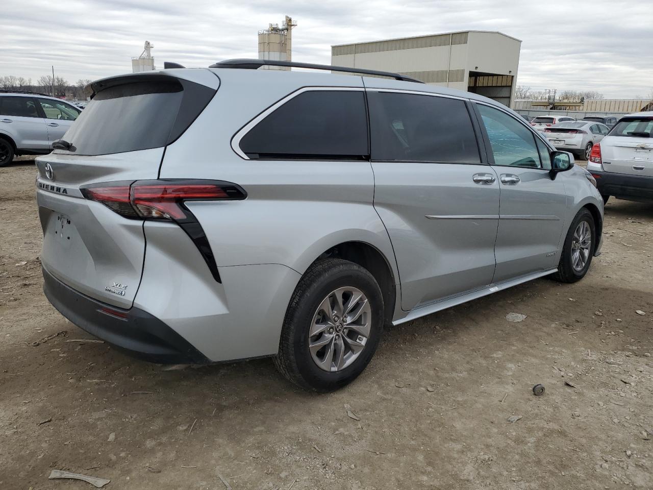 2021 Toyota Sienna Xle VIN: 5TDJRKEC8MS011727 Lot: 44375415