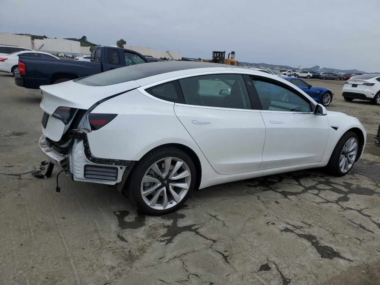 5YJ3E1EA8KF338398 2019 Tesla Model 3