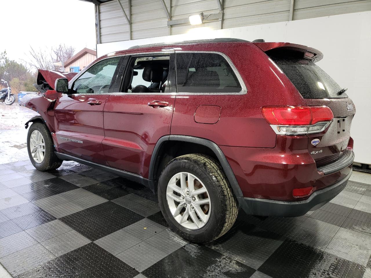 1C4RJFAG0JC165100 2018 Jeep Grand Cherokee Laredo