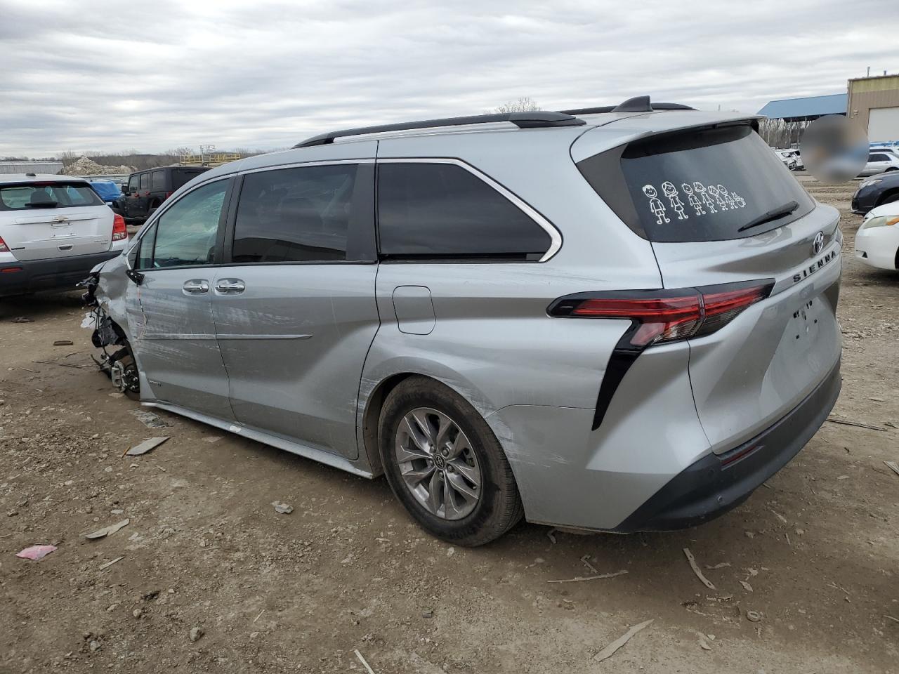 5TDJRKEC8MS011727 2021 Toyota Sienna Xle