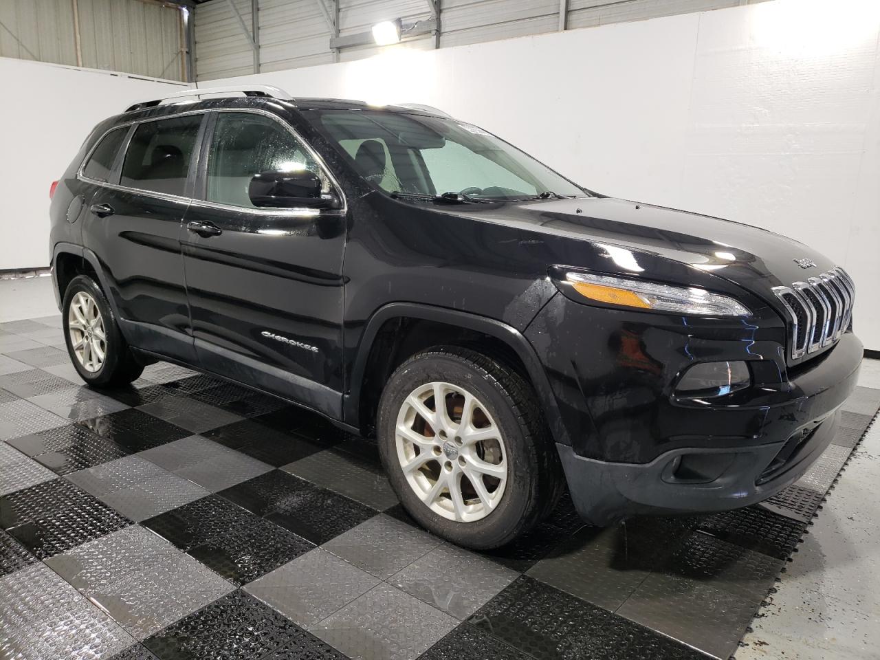 1C4PJLCB1JD537285 2018 Jeep Cherokee Latitude