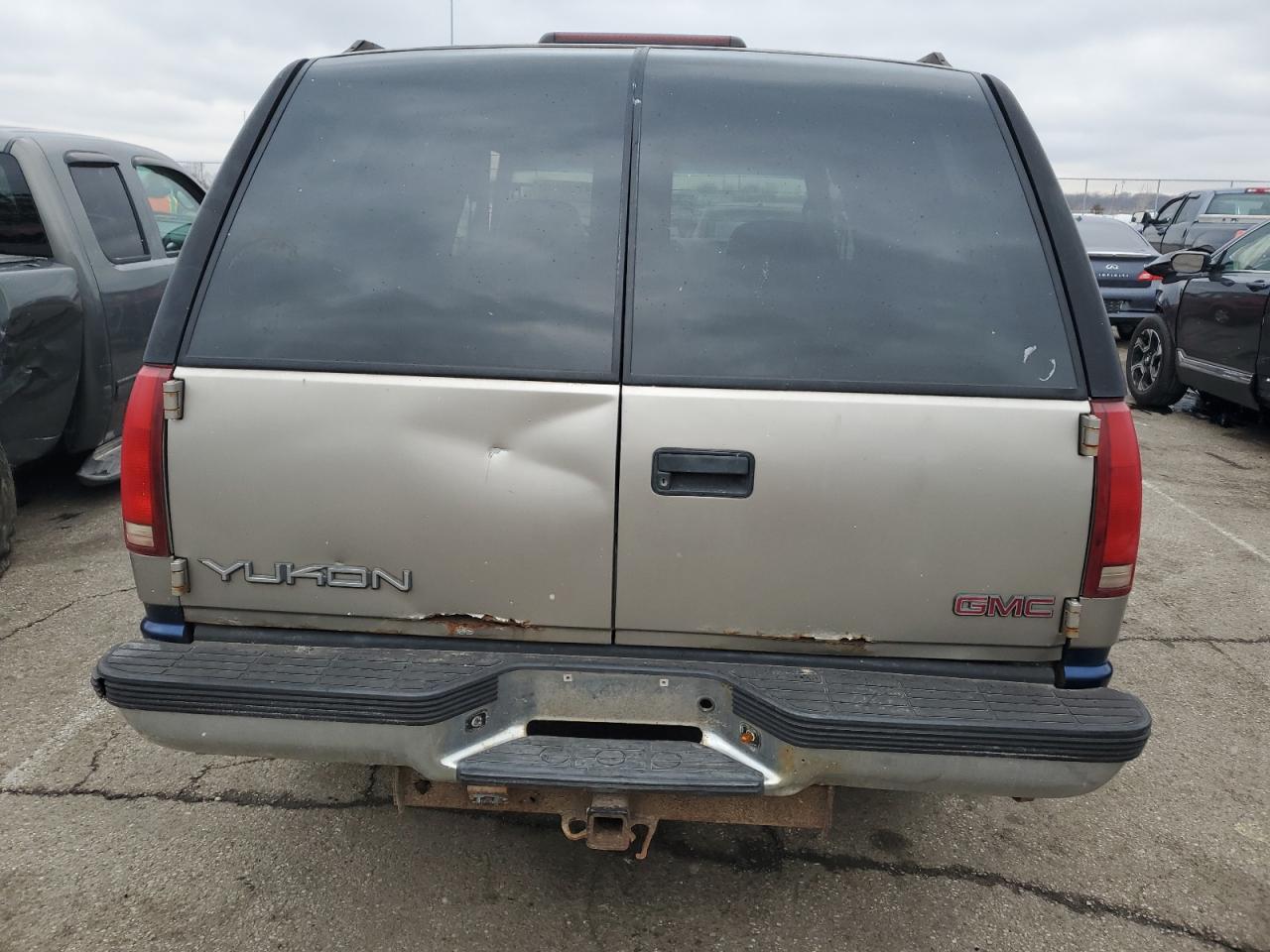 1998 GMC Yukon VIN: 1GKEK13R0WJ728697 Lot: 45138855