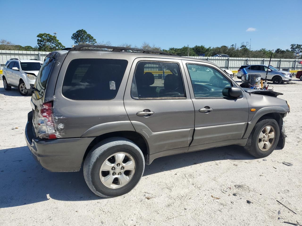 4F2CZ06143KM32909 2003 Mazda Tribute Es