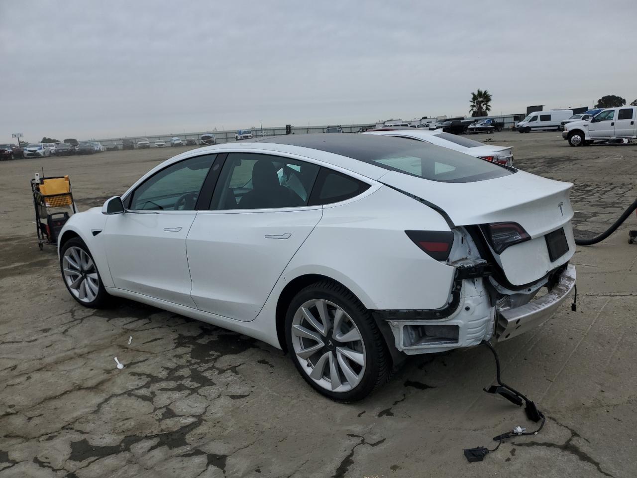 5YJ3E1EA8KF338398 2019 Tesla Model 3