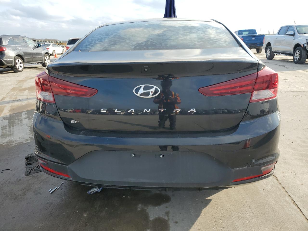 2019 Hyundai Elantra Se VIN: 5NPD74LFXKH480946 Lot: 43998275