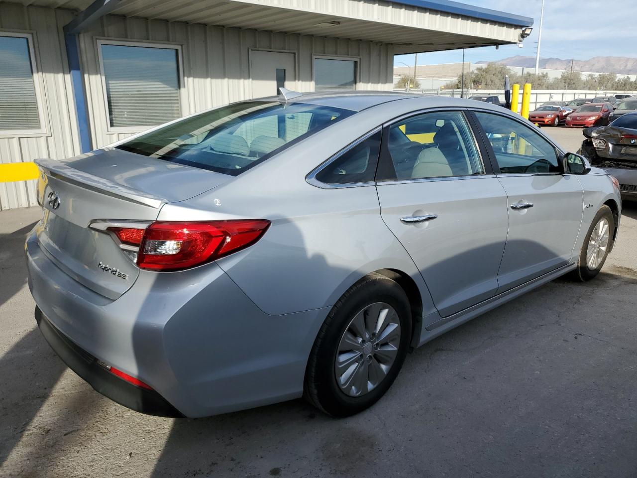 2017 Hyundai Sonata Hybrid VIN: KMHE24L1XHA059182 Lot: 43652345