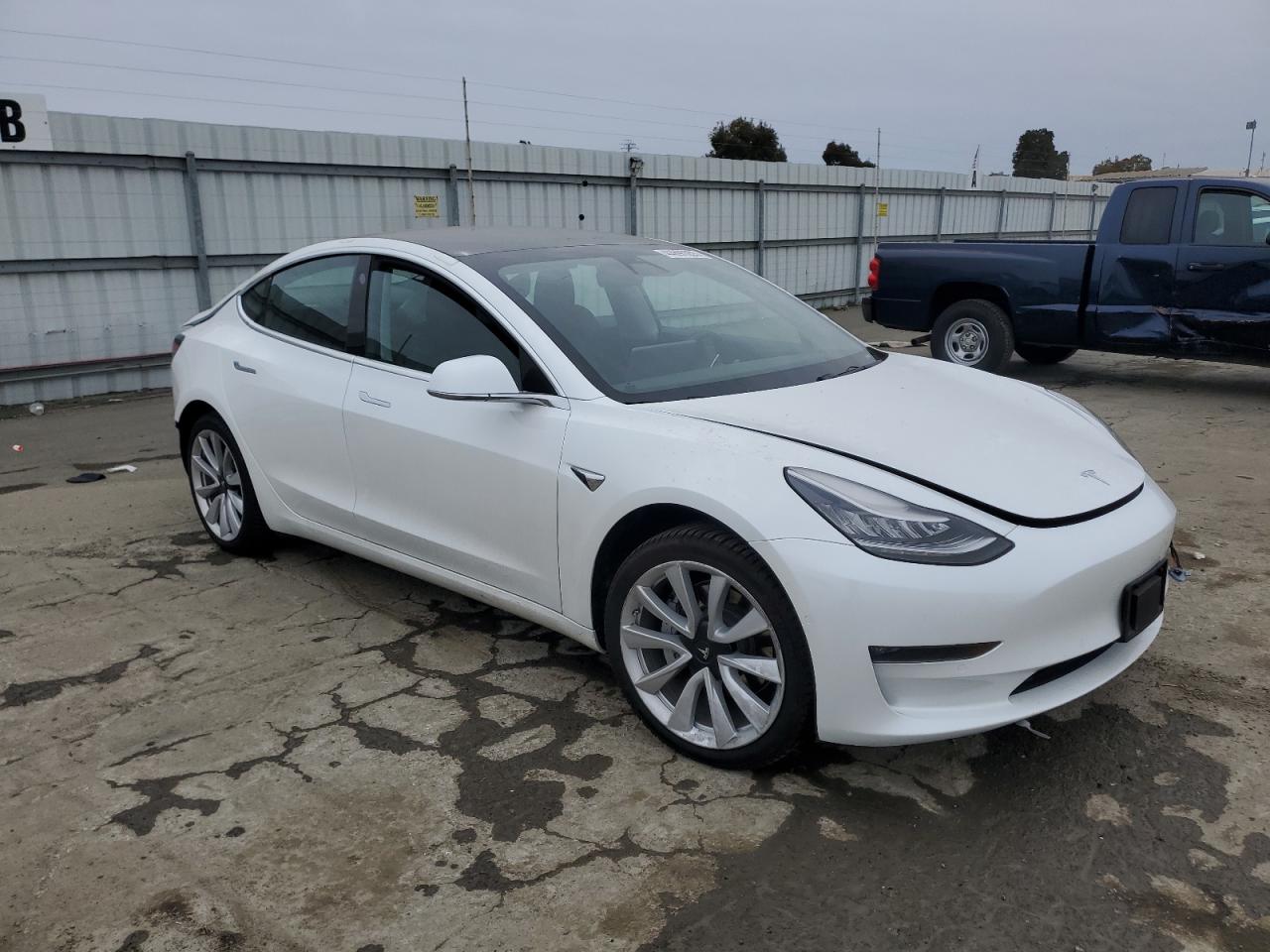 5YJ3E1EA8KF338398 2019 Tesla Model 3