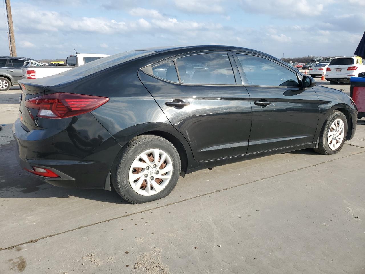 2019 Hyundai Elantra Se VIN: 5NPD74LFXKH480946 Lot: 43998275