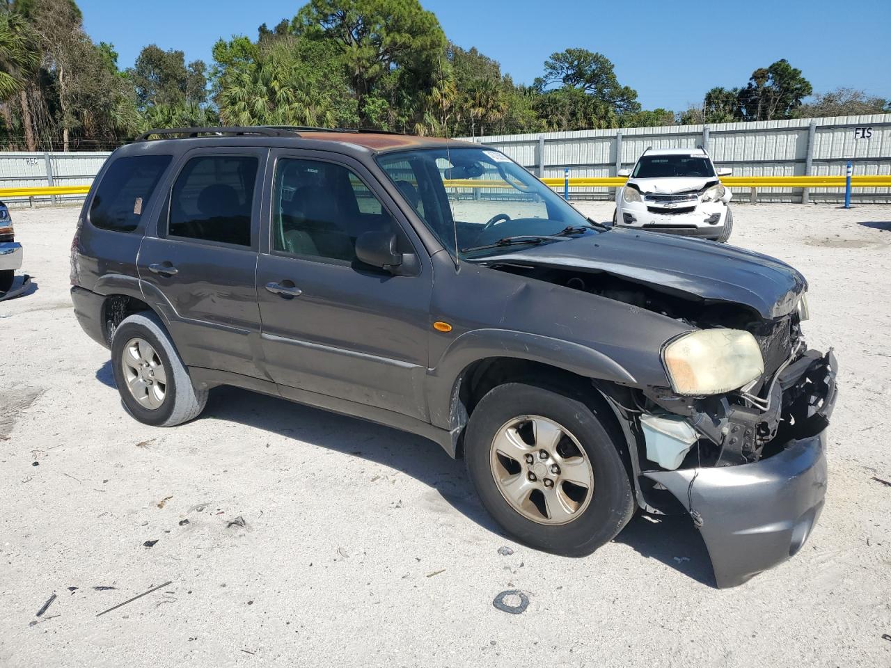 4F2CZ06143KM32909 2003 Mazda Tribute Es