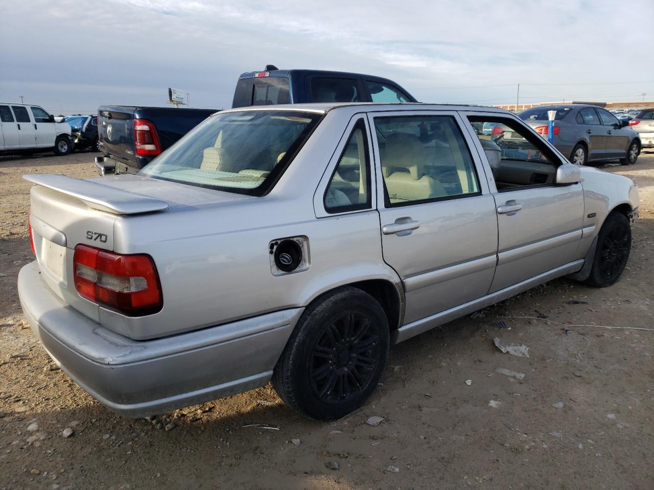 YV1LS558XW1551651 1998 Volvo S70