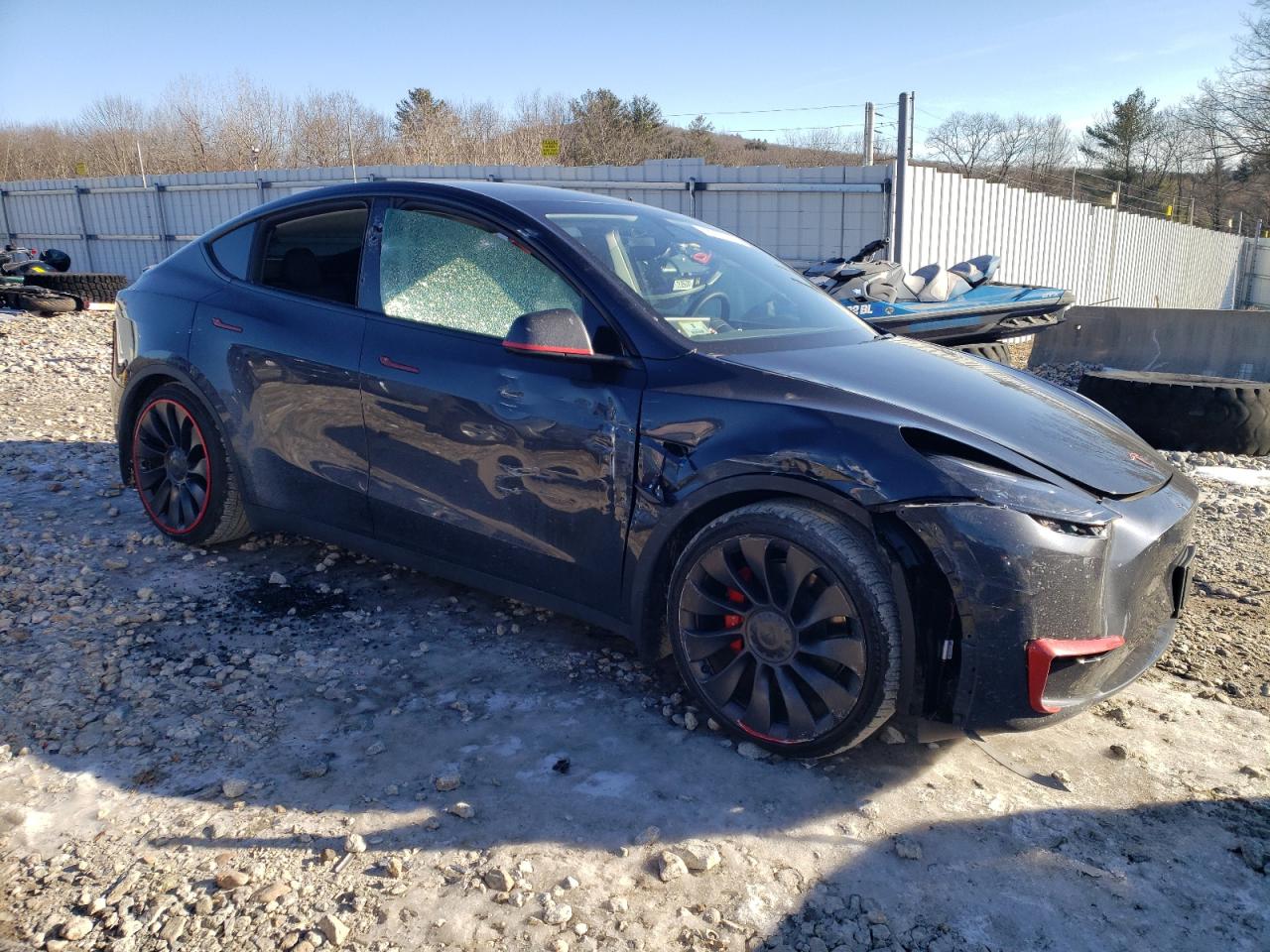 2024 Tesla Model Y VIN: 7SAYGDEF6RF033881 Lot: 43957765