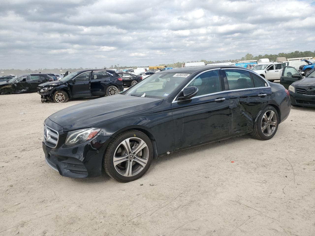 2018 Mercedes-Benz E 300 VIN: WDDZF4JB7JA337196 Lot: 44360285