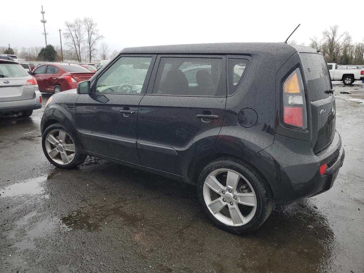 2011 Kia Soul + VIN: KNDJT2A21B7236688 Lot: 43971775