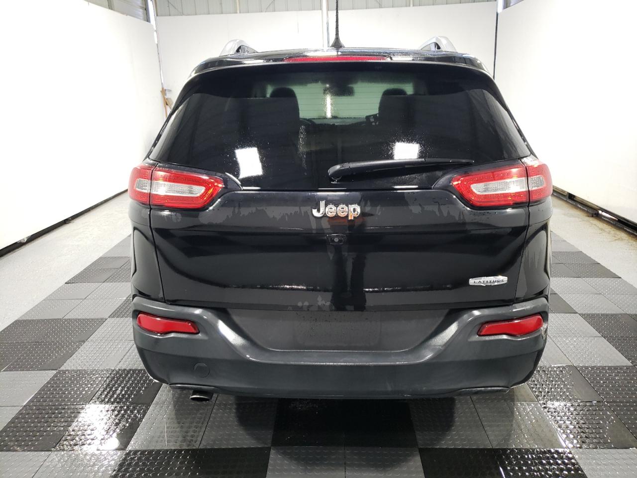 2018 Jeep Cherokee Latitude VIN: 1C4PJLCB1JD537285 Lot: 46581265