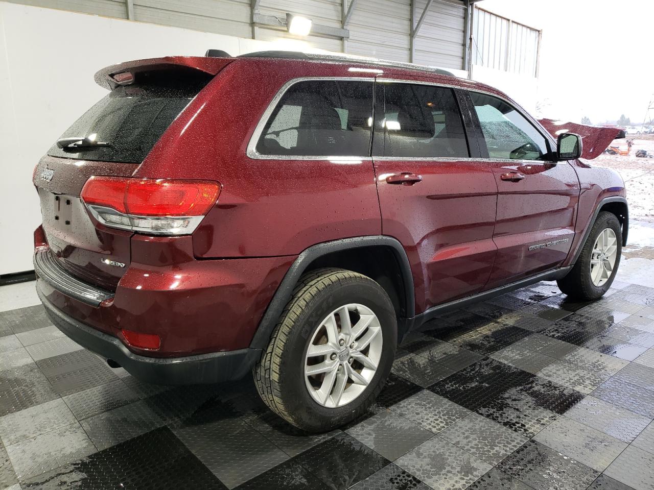 1C4RJFAG0JC165100 2018 Jeep Grand Cherokee Laredo