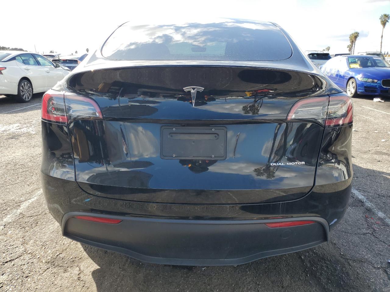 7SAYGAEE0RF062945 2024 Tesla Model Y