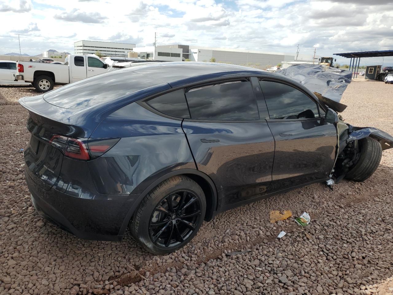 2024 Tesla Model Y VIN: 7SAYGDEEXRA223543 Lot: 48691375