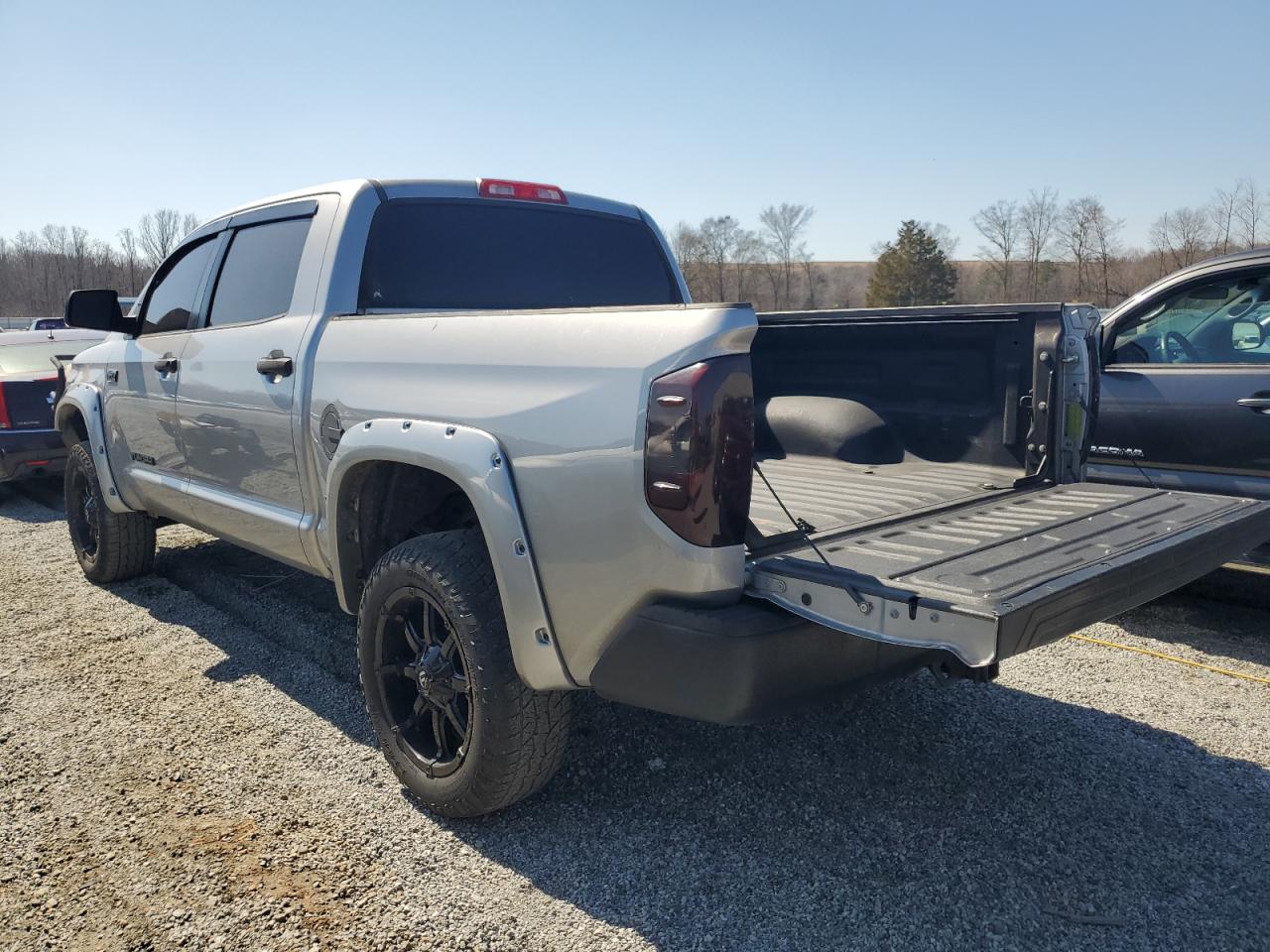 5TFDW5F15GX543049 2016 Toyota Tundra Crewmax Sr5