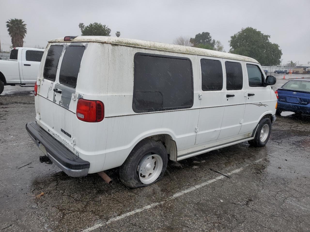 1999 Dodge Ram Van B1500 VIN: 2B6HB11Y9XK584130 Lot: 48632355