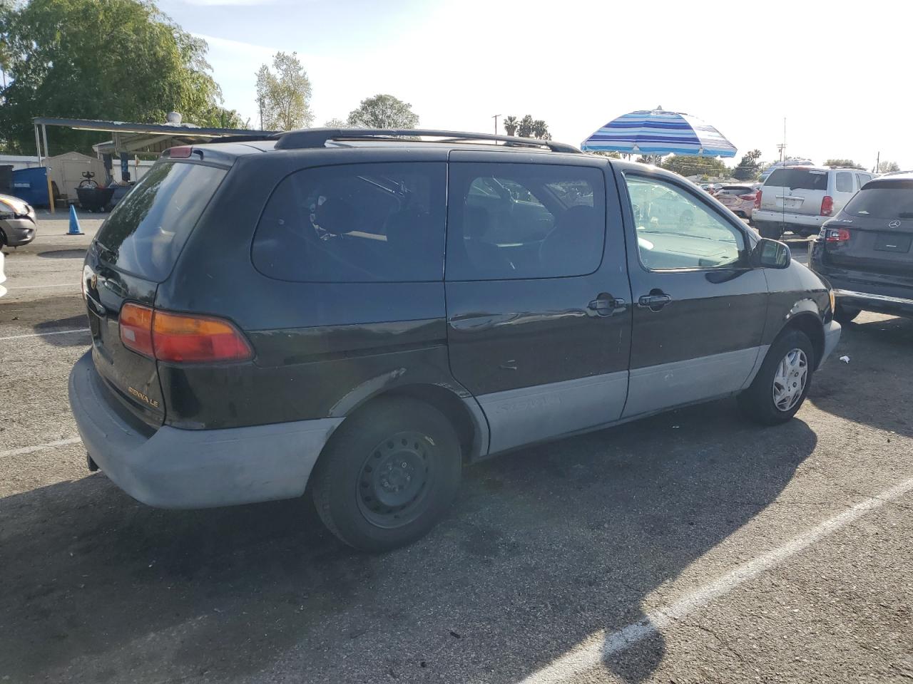 2000 Toyota Sienna Le VIN: 4T3ZF13C4YU185081 Lot: 48545195